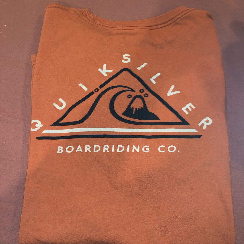 Mens Quick Silver gently used T shirt, size XL, burnt orange color.